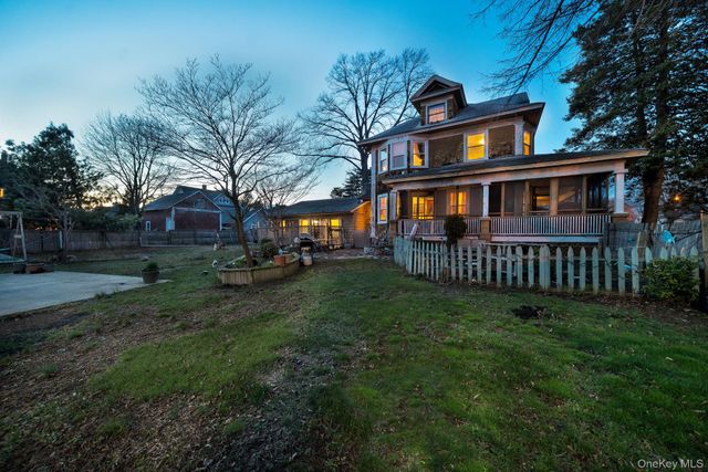 320 S Bayview Avenue, Freeport, NY 11520