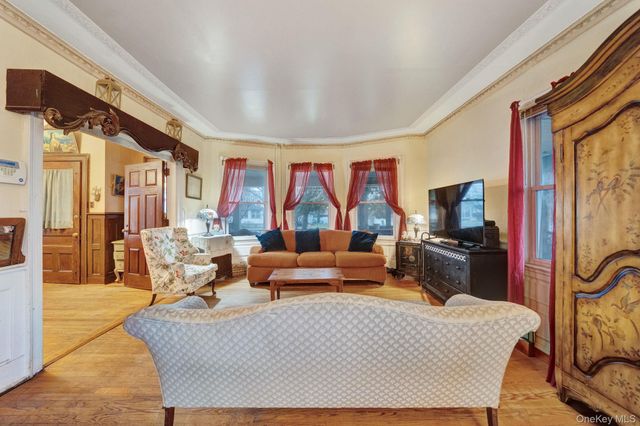 320 S Bayview Avenue, Freeport, NY 11520