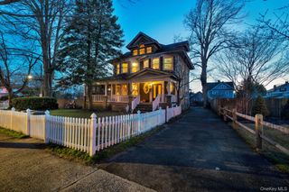 320 S Bayview Avenue, Freeport, NY 11520