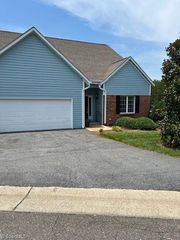 375 Hollybrook Drive, Bermuda Run, NC 27006