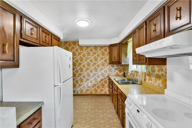 14001 Michael Dr, North Huntingdon, PA 15642