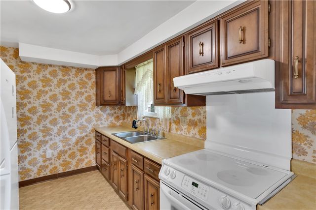 14001 Michael Dr, North Huntingdon, PA 15642