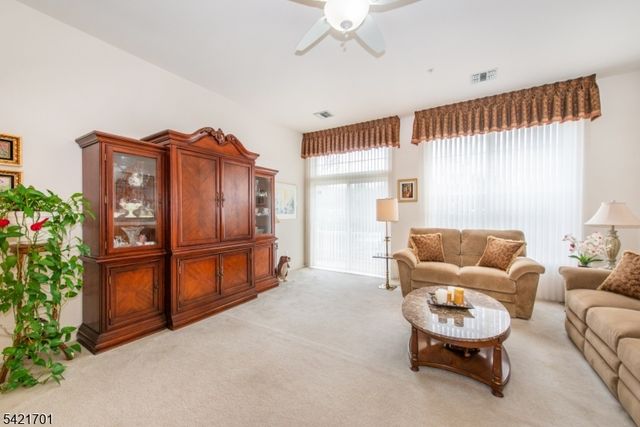 703 Four Seasons Dr 703, Wayne Twp., NJ 07470