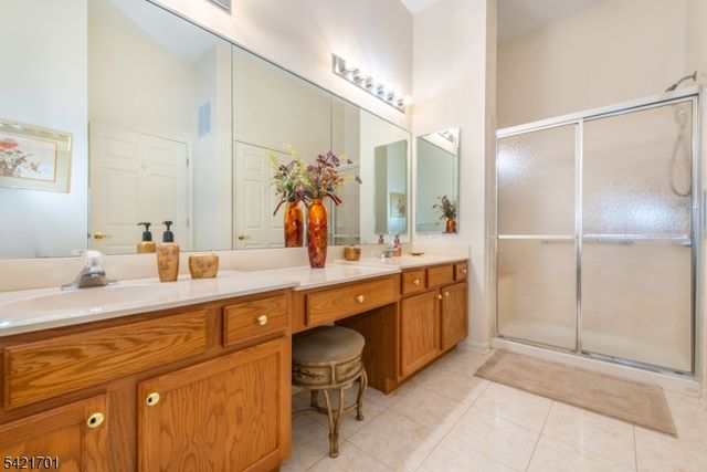 703 Four Seasons Dr 703, Wayne Twp., NJ 07470