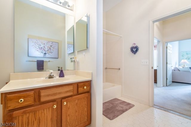 703 Four Seasons Dr 703, Wayne Twp., NJ 07470