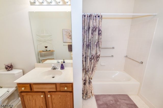 703 Four Seasons Dr 703, Wayne Twp., NJ 07470