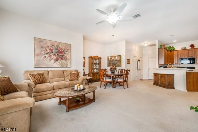 703 Four Seasons Dr 703, Wayne Twp., NJ 07470