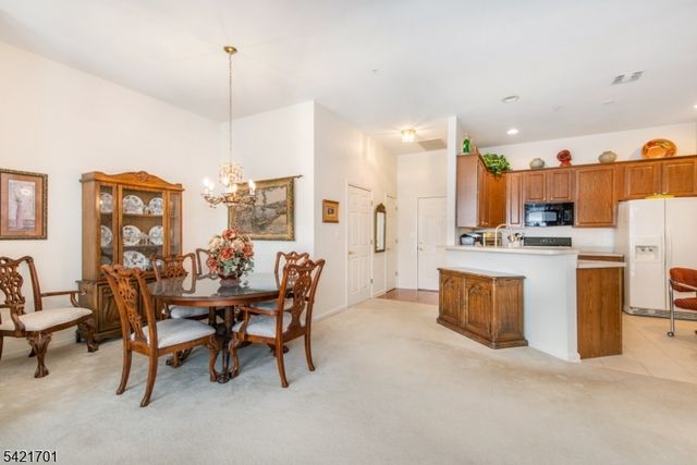 703 Four Seasons Dr 703, Wayne Twp., NJ 07470