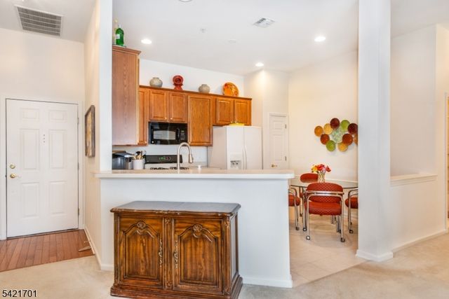703 Four Seasons Dr 703, Wayne Twp., NJ 07470