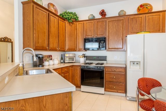 703 Four Seasons Dr 703, Wayne Twp., NJ 07470