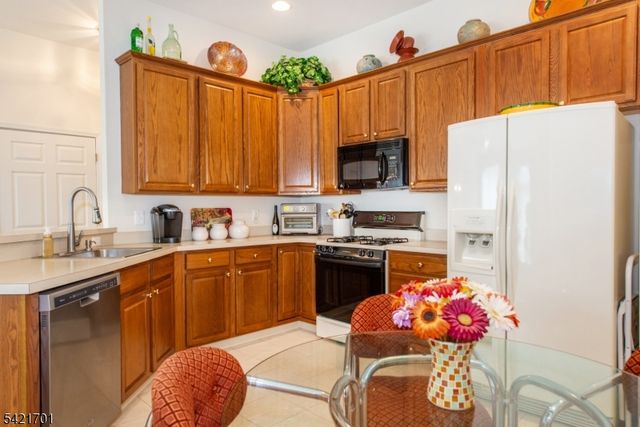 703 Four Seasons Dr 703, Wayne Twp., NJ 07470