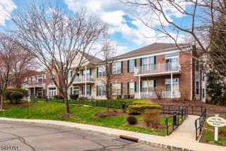 703 Four Seasons Dr 703, Wayne Twp., NJ 07470