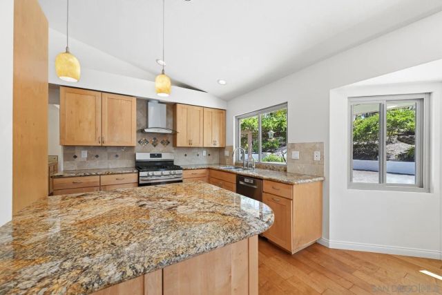 16490 Bridlewood, Poway, CA 92064