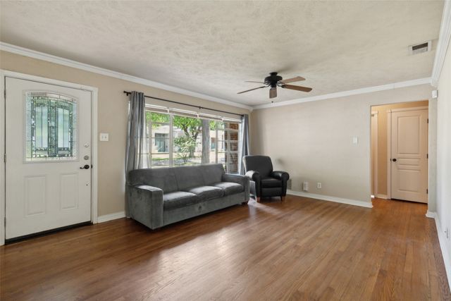 3884 Van Ness Lane, Dallas, TX 75220