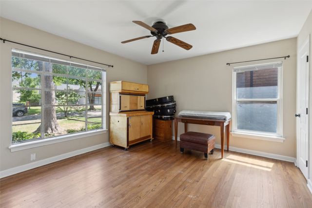 3884 Van Ness Lane, Dallas, TX 75220