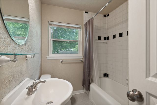 3884 Van Ness Lane, Dallas, TX 75220