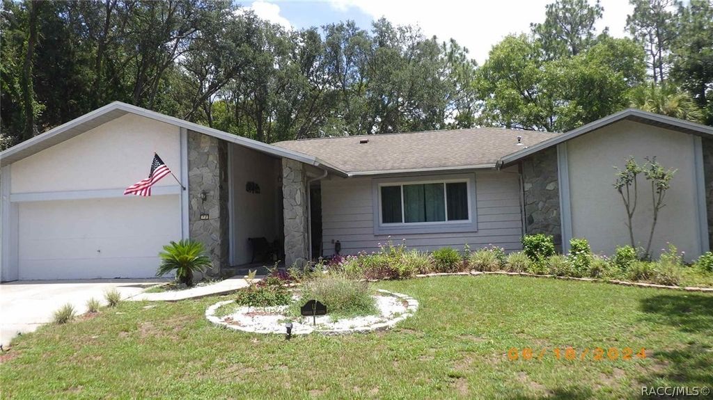 11 DAHOON Court S, Homosassa, FL 34446