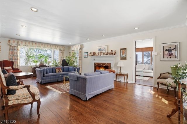 61 Western Dr, Millburn Twp., NJ 07078