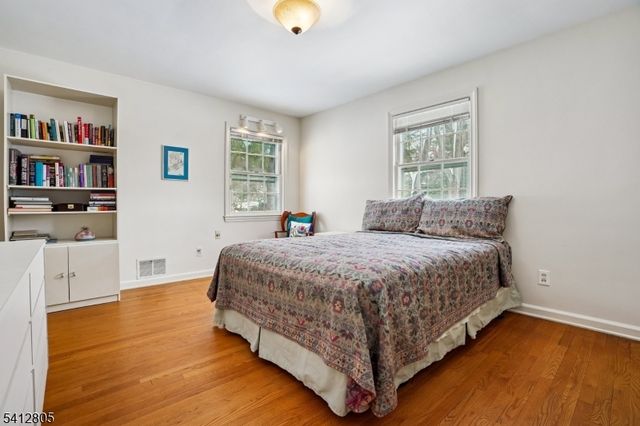 61 Western Dr, Millburn Twp., NJ 07078