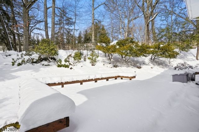 61 Western Dr, Millburn Twp., NJ 07078