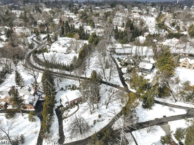 61 Western Dr, Millburn Twp., NJ 07078