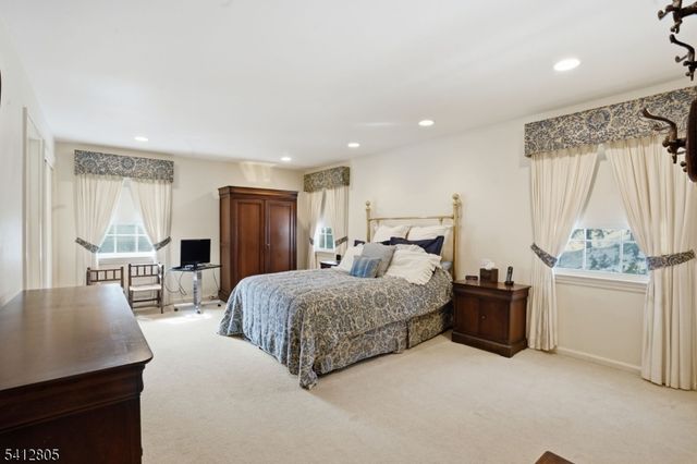 61 Western Dr, Millburn Twp., NJ 07078