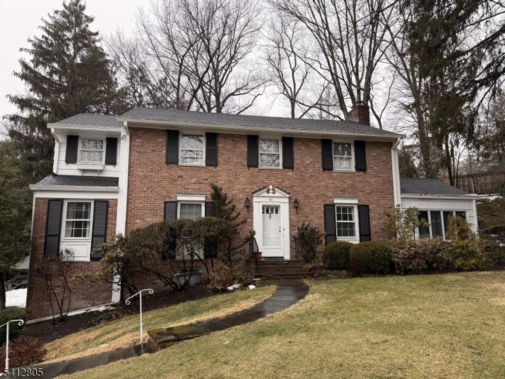 61 Western Dr, Millburn Twp., NJ 07078