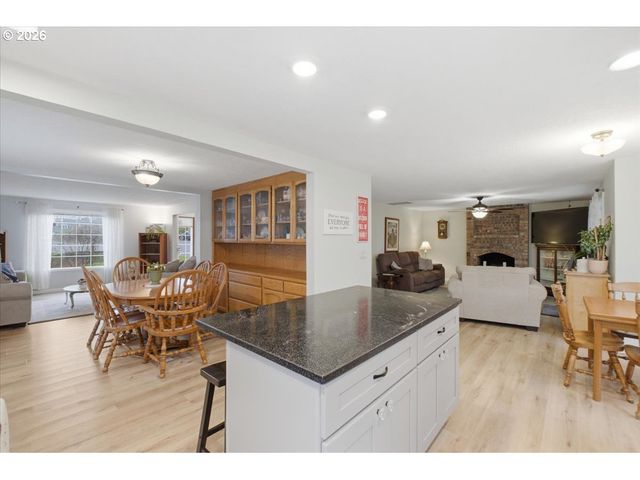 2009 FLAG STONE Ct, Keizer, OR 97303