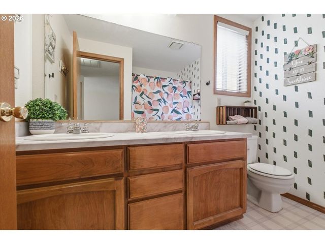 2009 FLAG STONE Ct, Keizer, OR 97303