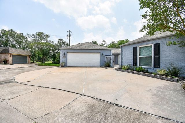 2814 Foxfire Circle, Missouri City, TX 77459