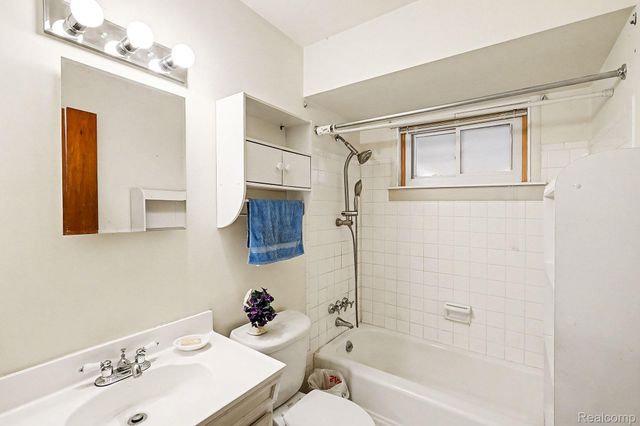 672 Linda Vista Drive, Pontiac, MI 48342