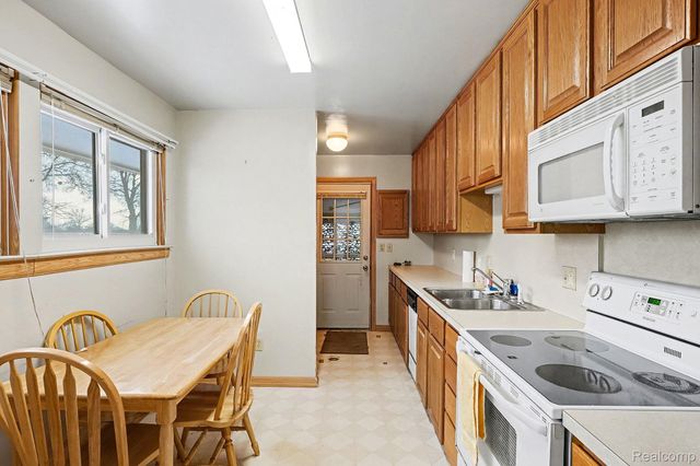 672 Linda Vista Drive, Pontiac, MI 48342