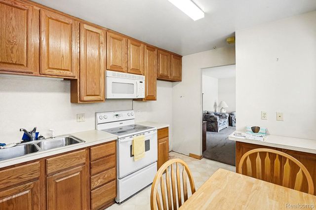 672 Linda Vista Drive, Pontiac, MI 48342