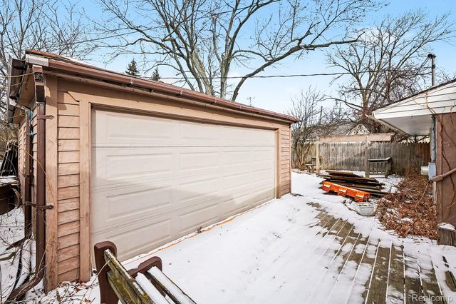 672 Linda Vista Drive, Pontiac, MI 48342