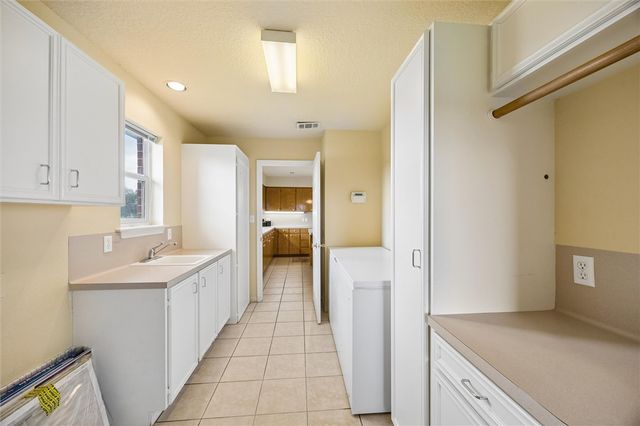 1240 Schumann Road, Bellville, TX 77418