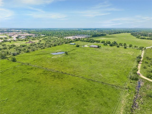 1240 Schumann Road, Bellville, TX 77418