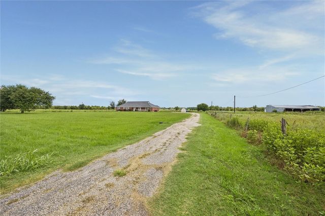 1240 Schumann Road, Bellville, TX 77418