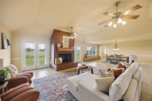 1240 Schumann Road, Bellville, TX 77418