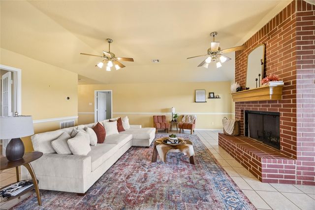 1240 Schumann Road, Bellville, TX 77418