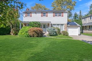 17 Joseph Street, New Hyde Park, NY 11040