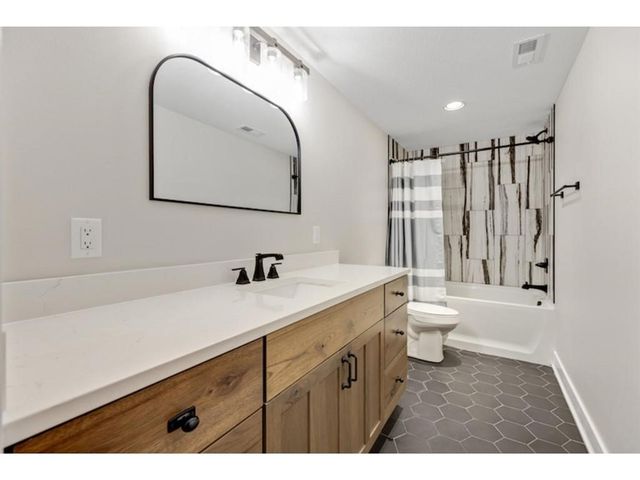 6129 NE Sherman Drive, Ankeny, IA 50021