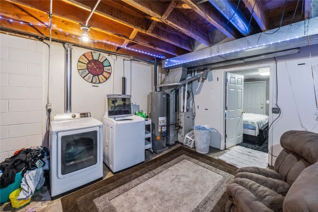 801 & 807 E Mckinley Avenue, Des Moines, IA 50315