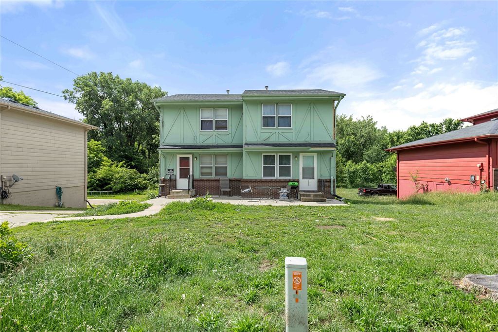 801 & 807 E Mckinley Avenue, Des Moines, IA 50315