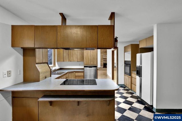 9790 NE Benton St, Newport, OR 97365