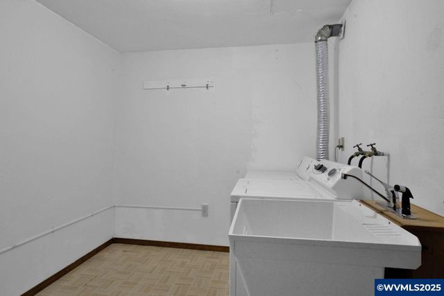 9790 NE Benton St, Newport, OR 97365