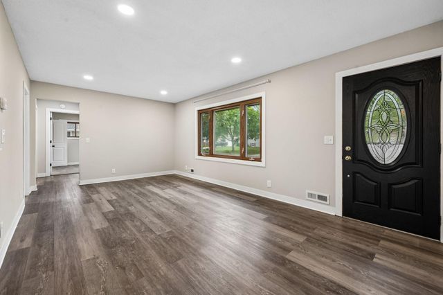 321 109th Avenue NW, Coon Rapids, MN 55448