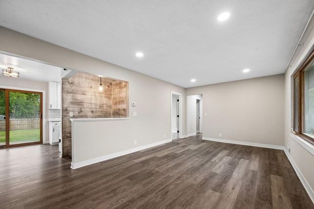 321 109th Avenue NW, Coon Rapids, MN 55448