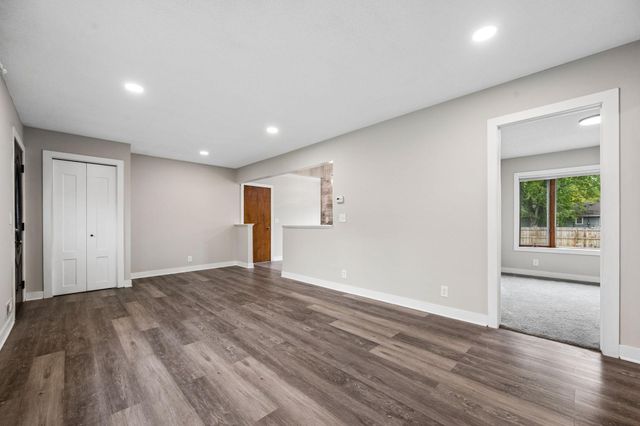 321 109th Avenue NW, Coon Rapids, MN 55448