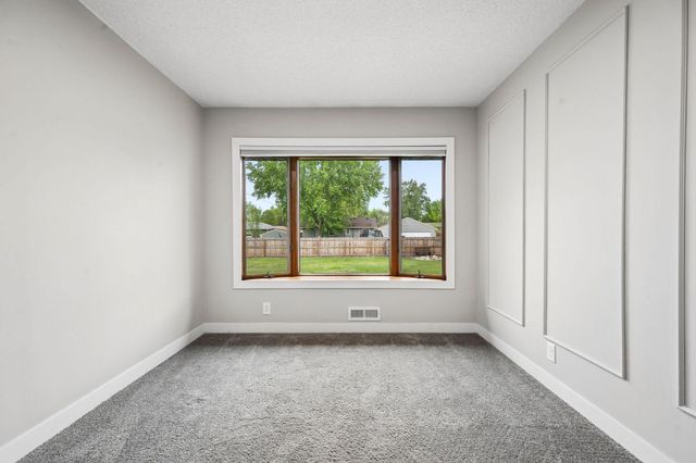 321 109th Avenue NW, Coon Rapids, MN 55448