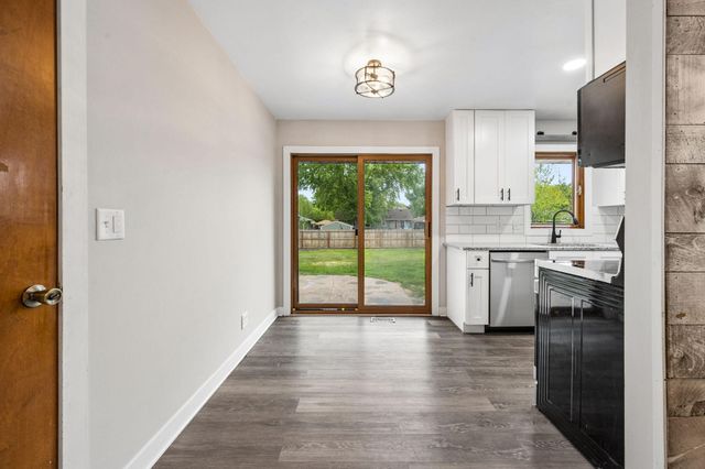 321 109th Avenue NW, Coon Rapids, MN 55448